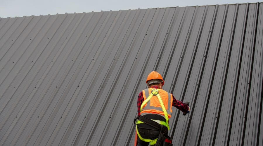 Professional gutter cleaning in Reedley, CA